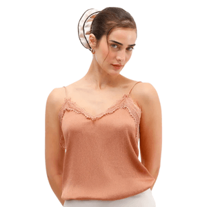 Blusa feminina alça fina com renda texturizada bege